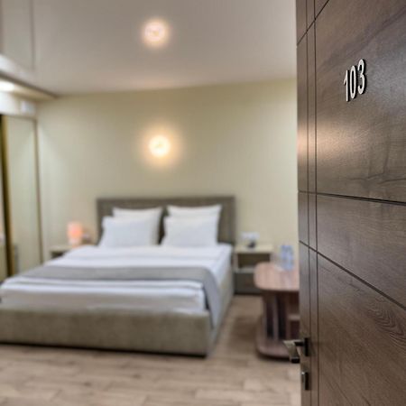 Central Hotel Gümrü Dış mekan fotoğraf