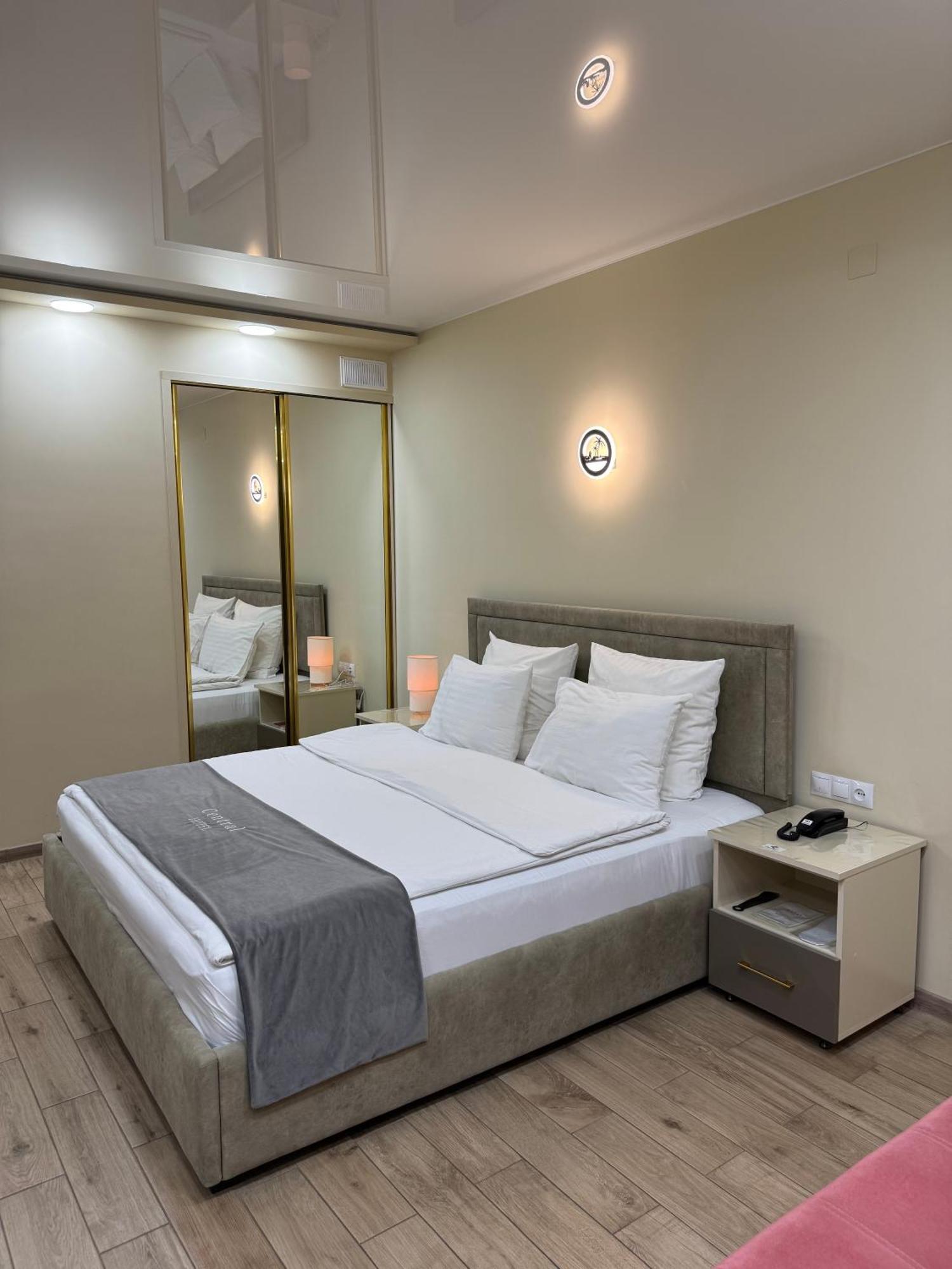 Central Hotel Gümrü Dış mekan fotoğraf