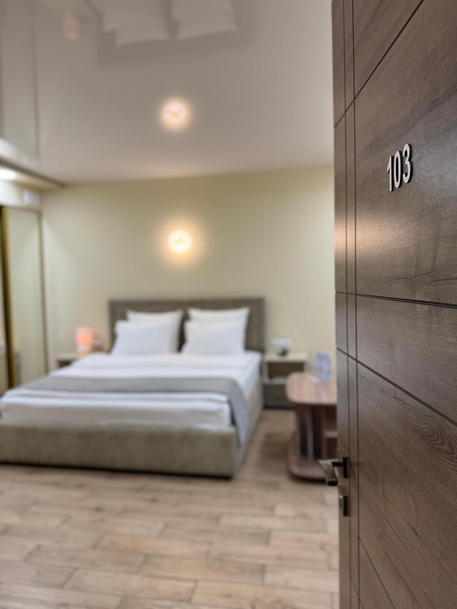 Central Hotel Gümrü Dış mekan fotoğraf